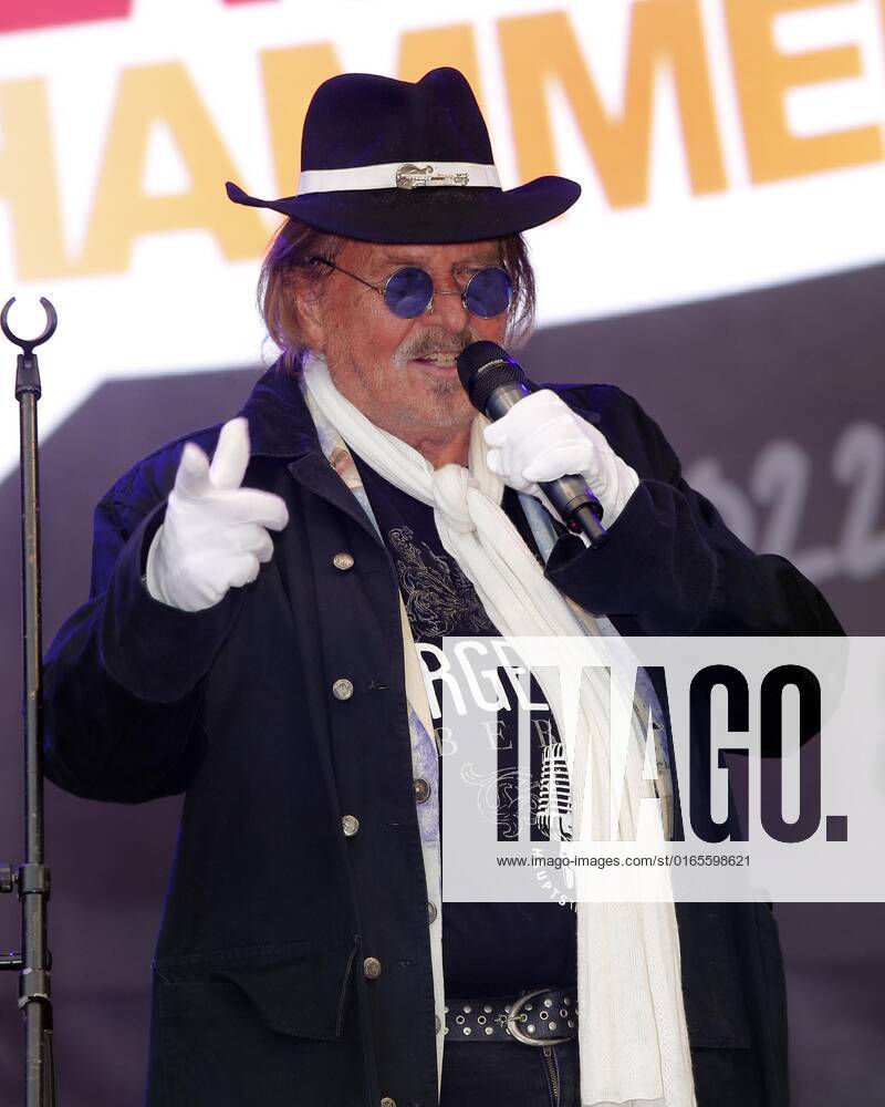Frank Zander at the Schlager Radio Schlager Hammer Tour 2022 in Oranienburg