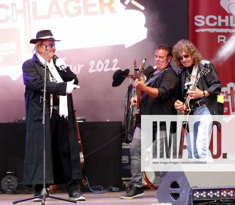 Frank Zander at the Schlager Radio Schlager Hammer Tour 2022 in Oranienburg