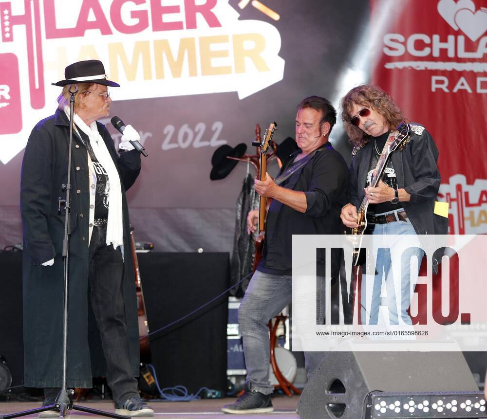 Frank Zander at the Schlager Radio Schlager Hammer Tour 2022 in Oranienburg