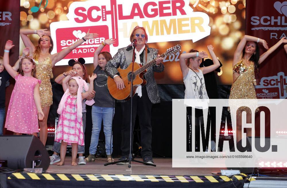Frank Zander at the Schlager Radio Schlager Hammer Tour 2022 in Oranienburg
