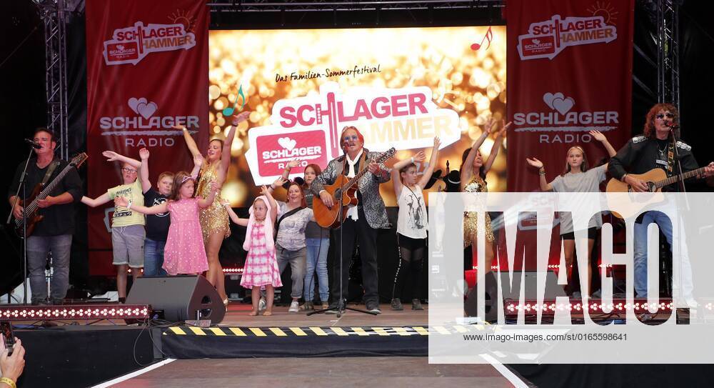 Frank Zander at the Schlager Radio Schlager Hammer Tour 2022 in Oranienburg