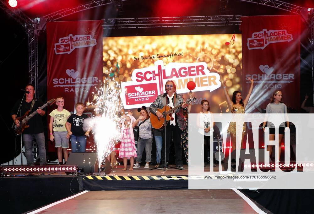 Frank Zander at the Schlager Radio Schlager Hammer Tour 2022 in Oranienburg