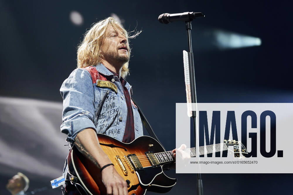 Samu Haber of Sunrise Avenue live at a concert of the Thank You For Everything The Final Tour at ZAG Arena Hannover, 14 08 2022 Foto:xU.xFuturexImage