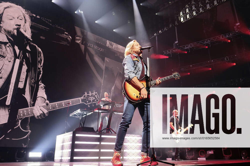 Osmo Ikonen, Samu Haber, and Raul Ruutu of Sunrise Avenue live at a Thank You For Everything The Final Tour concert at ZAG Arena Hannover, Germany, 14 08 2022 Foto:xU.xFuturexImage