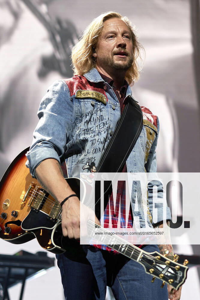 Samu Haber of Sunrise Avenue live at a concert of the Thank You For Everything The Final Tour at ZAG Arena Hannover, 14 08 2022 Foto:xU.xFuturexImage