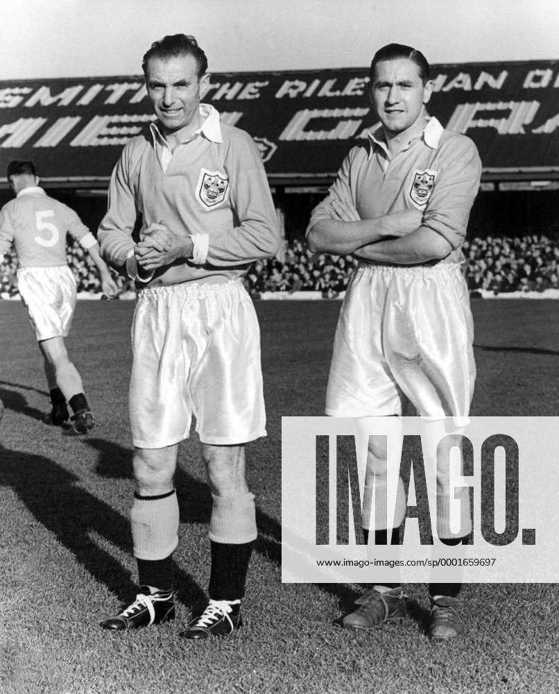 Stanley Matthews (li.) und Stanley Mortensen (beide Blackpool) - Fußball Herren English First Division 1953 1954, 1. Englische Liga, FC Blackpool Gruppe Blackpool Harmonie,