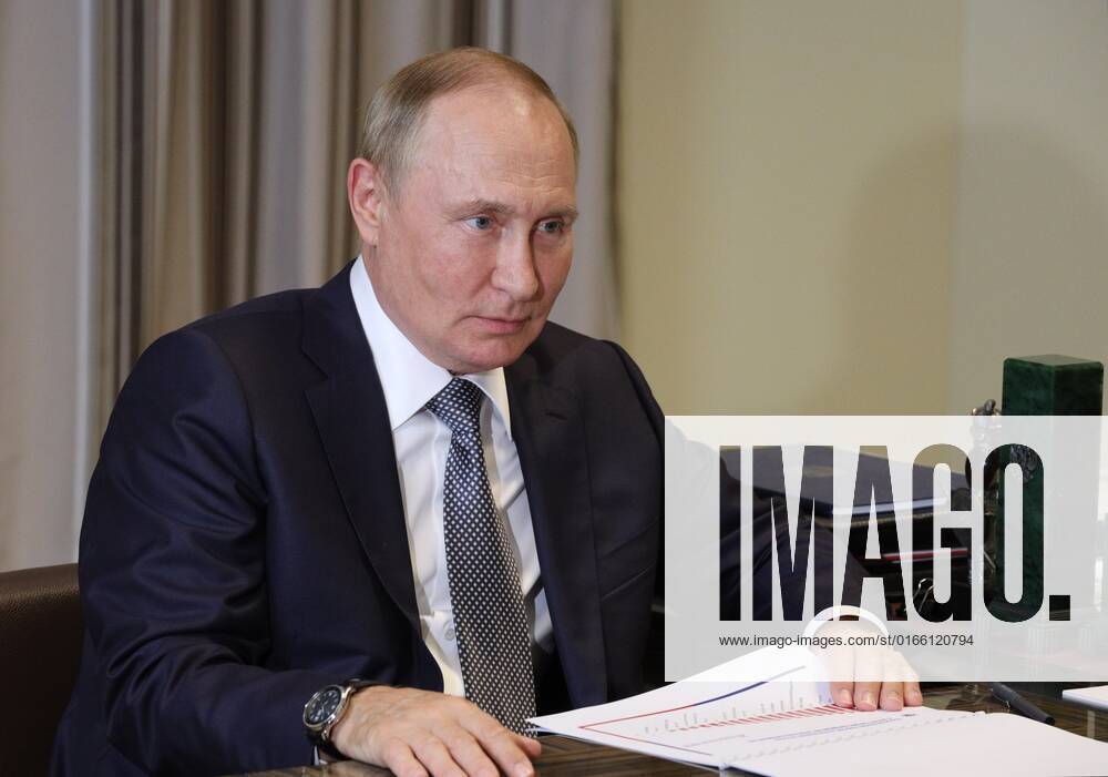 Russia Putin 8255779 19.08.2022 Russian President Vladimir Putin meets with Central Election Commission (CEC) Chairwoman Ella Pamfilova in the Black Sea resort of Sochi, Russia. Mikhail Klimentyev Sputnik Sochi Krasnodar region Russia