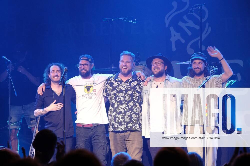 Kassel Kulturzelt concert The Gardener the Tree Swiss indie folk band members Manuel Felder vocals , Patrik Muggli guitar , Patrick and Daniel Fet keyboard, drums , Lars Fehr bass and Leo Leitner guitar
