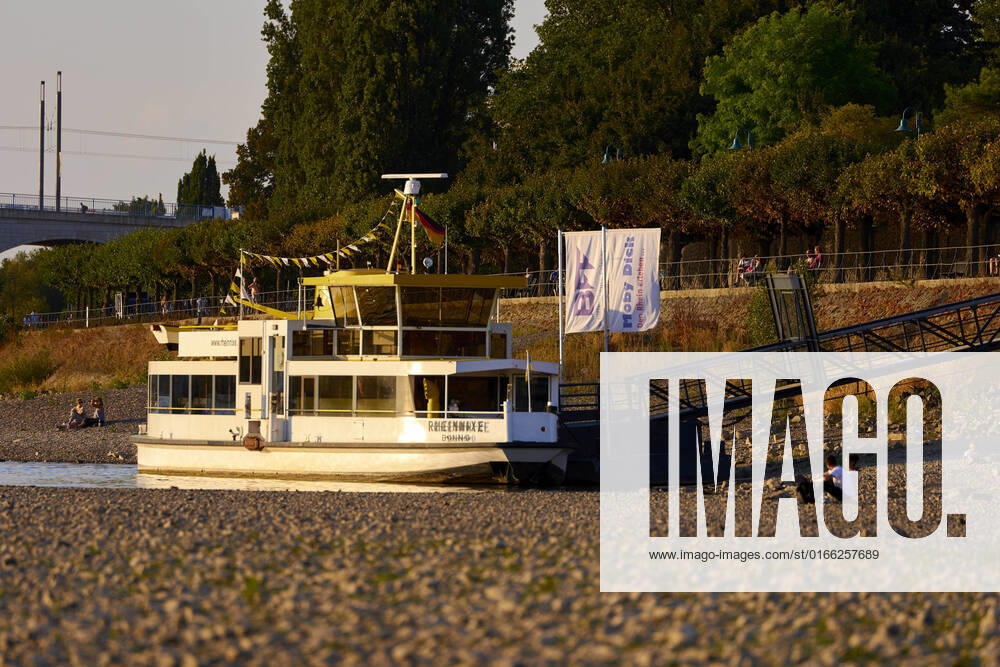 Operation suspended The Bonn ferry Rheinnixe has ceased operation due to low water Federal city of Bonn, Germany on 21 08 2022