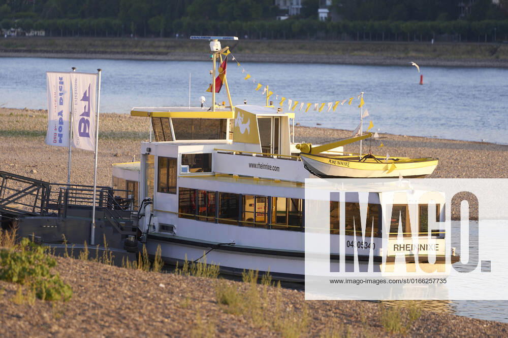 Operation suspended The Bonn ferry Rheinnixe has ceased operation due to low water Federal city of Bonn, Germany on 21 08 2022