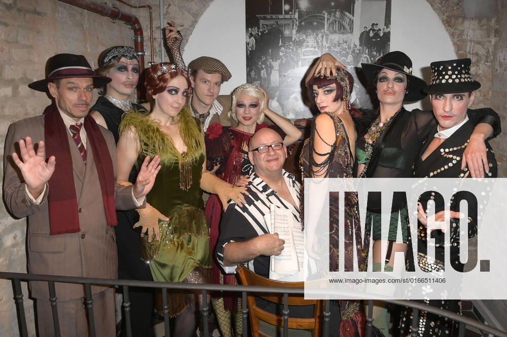 Torsten Stoll, Robert Lankester, Cindy Walther, Peter Grünberg, Carolin Schönemann, Harry Ermer, Jasmin Eberl, Tara Randell and Oliver Urbanski at the photo session for Cabaret Das Berlin Musical at the Verein Berliner Unterwelten Berlin, 23 08 2022 Foto:xF.xFuturexImage