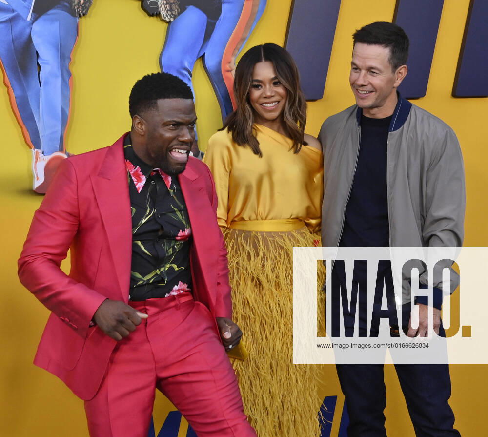 Bilder des Jahres 2022, Entertainment 08 August Entertainment Themen der Woche KW34 Cast members Kevin Hart, Regina Hall and Mark Wahlberg (L-R) attend the premiere of the motion picture comedy Me Time at the Regency Village Theatre in the Westwood section of Los Angeles on Monday, August 23, 2022. Storyline: Follows a Dad who finds time for himself for the first time in years while his wife and kids are away. He reconnects with a friend for a wild weekend. LAP2022082339 JIMxRUYMEN