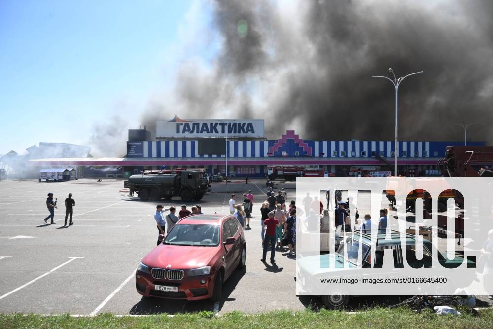 DPR Russia Ukraine Military Operation Shelling 8259227 24.08.2022 Smoke rises above the Galaktika shopping mall that caught fire, according to Donetsk People?s Republic (DPR) emergency officials , after shelling of Ukrainian troops, as Russia s military operation in Ukraine continues, in Donetsk, Donetsk People s Republic. Ilya Pitalev Sputnik Donetsk Donetsk People s Republic