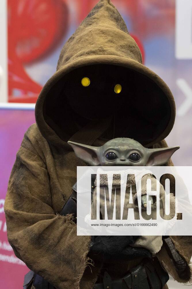 Costumed visitors, Costume Players, Baby Yoda, Star Wars, Gamescom fair in Cologne on 24 08 2022,