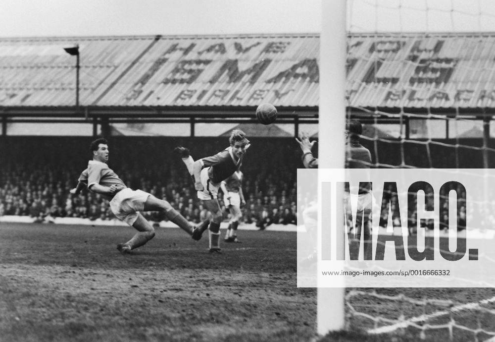 Football - 1958 1959 First Division - Blackpool 1 Everton FC Everton s Dave Hickson heads for goal past Jimmy Armfield at Bloomfield Road. 25 10 1958
