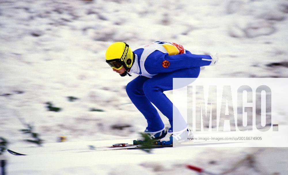Skispringen, Olympische Winterspiele 1988 in Calgary: Jens Weissflog (DDR) nimmt Anlauf FOTO (C): WEREK Pressebildagentur MODELxRELEASExx