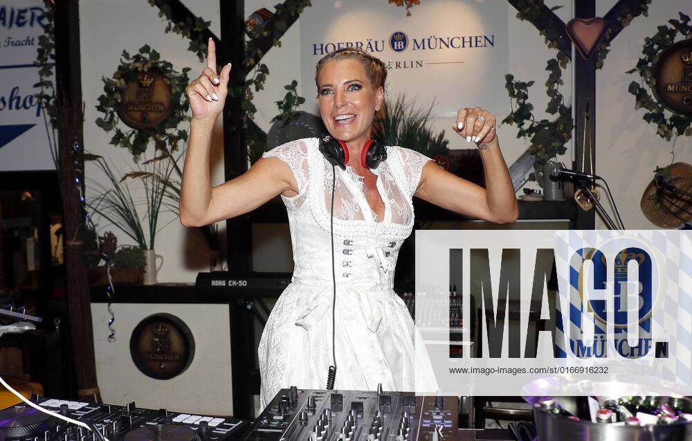 Giulia siegel at the ANGERMAIER Trachtennacht 2022 at the Hofbräuhaus Berlin