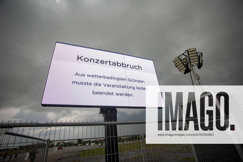 Concert cancellation the doctors due to a severe thunderstorm, Due to an approaching thunderstorm, the concert was canceled by the doctors on the Tempelhofer field ¨Already arrived guests left the event site calmly and orderly By loudspeaker announcements