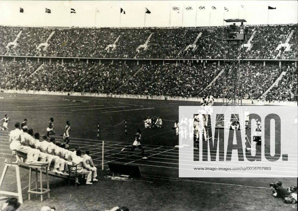 Berlin Olympics - 1936: America s Jesse Owens beating the 100 meter world record - 10.3 seconds. - ZUMAk09