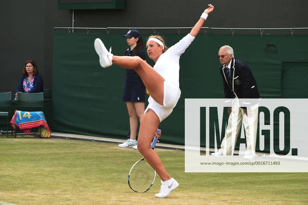 Victoria Azarenka high kicks on Court 3 .