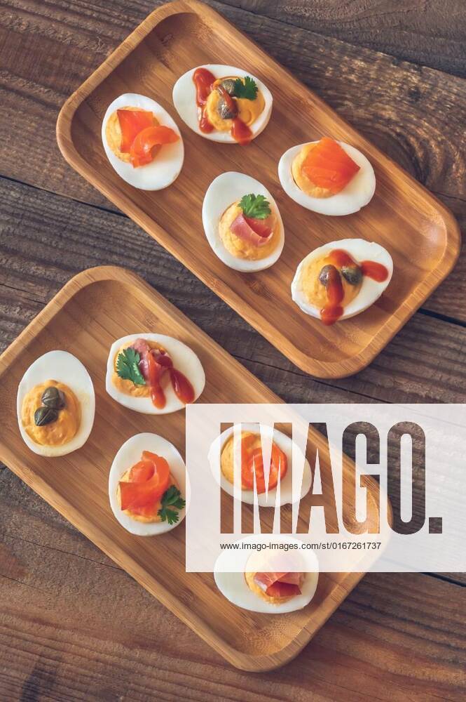 Sriracha deviled eggs, Sriracha deviled eggs with different toppings, Sriracha deviled eggs with different toppings, 17.08.2021,