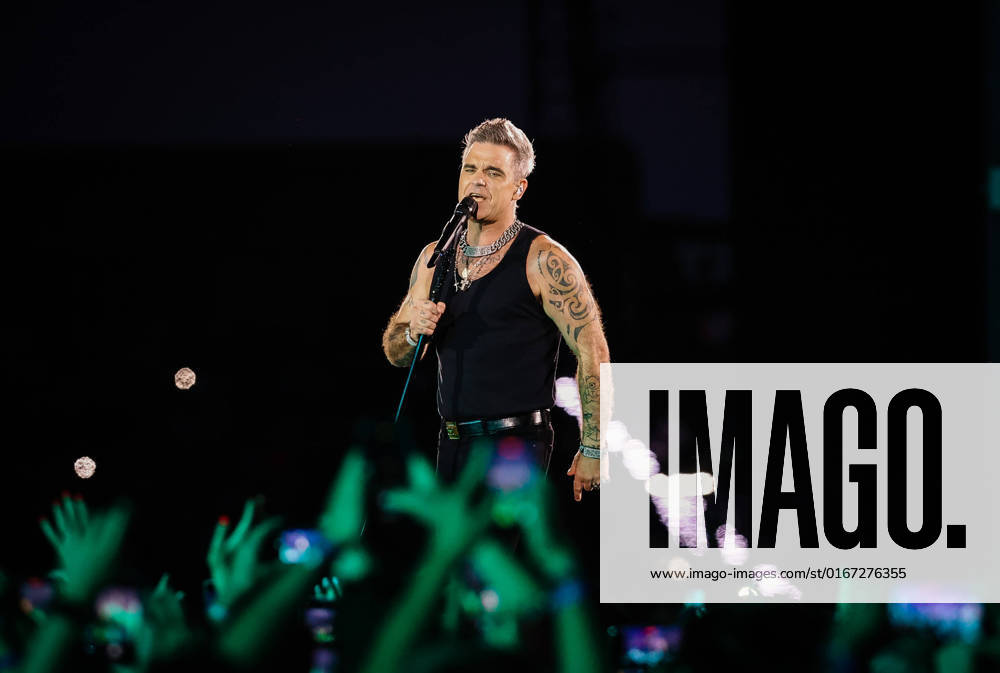 Munich, GER, Bavaria Sounds, Munich, ROBBIE WILLIAMS, pictured Robbie Williams, concert,
