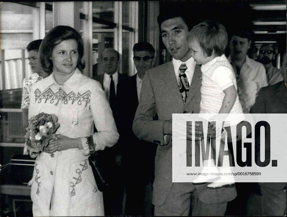 Sep. 11, 1971 - After winning the World Championships in Switzerland, the Belgian champion cyclist Eddy Merckx returned to Belgium, by way of Rome. His daughter welcomed him at the Zaventhen airport. - ZUMAk09