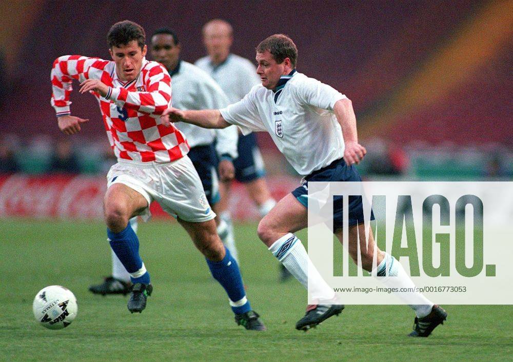 FOOTBALL - PAUL GASCOIGNE (ENGLAND) Davor Suker (CROATIA). ENGLAND V CROATIA 24 4 96. WEMBLEY STADIUM, LONDON.