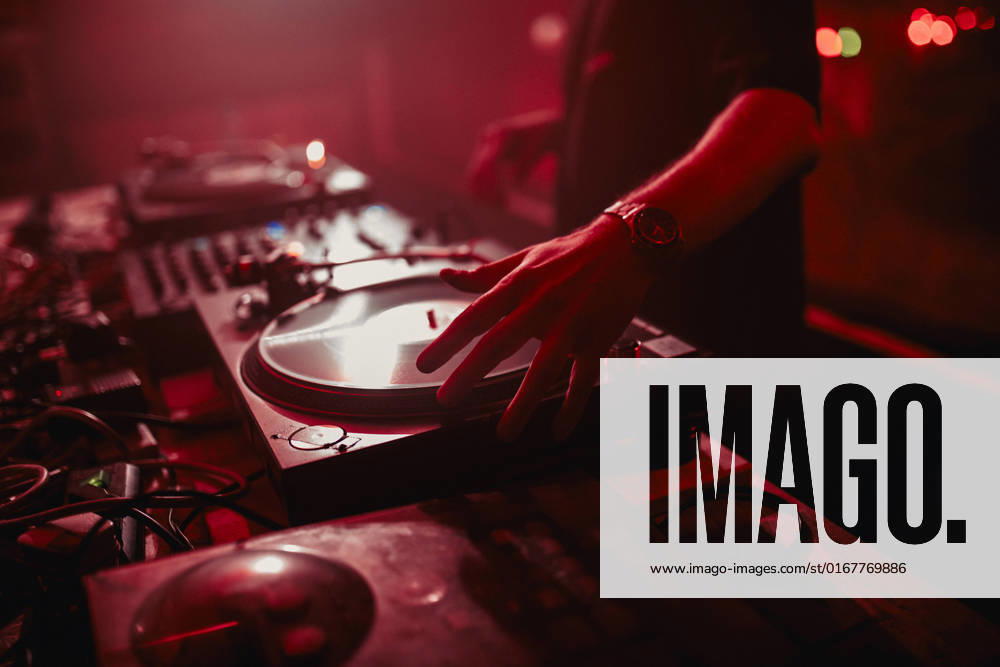 Dj,turntable,nightclub,disc jockey,nightclubs,turntables,bar,club 539-kgc