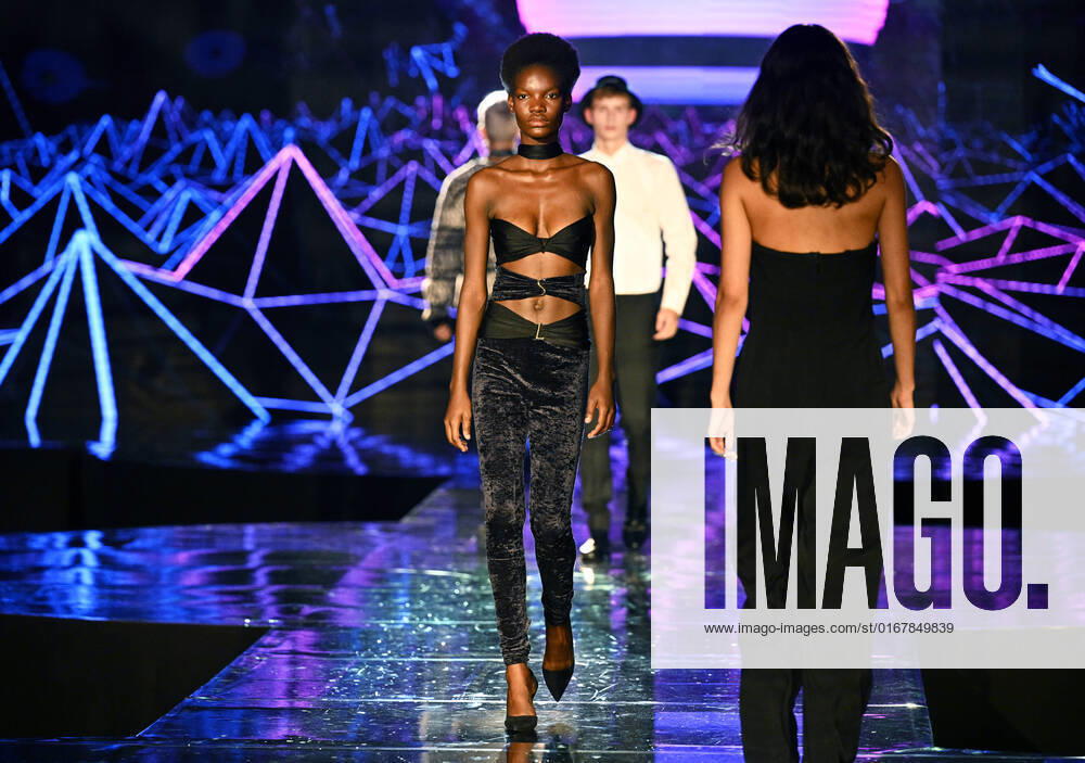 Schwarzkopf Elite Model Look 2022 Wettbewerb in Prag Models during the catwalk of world final Schwarzkopf Elite Model Look 2022 competition in Prague, Czech Republic, August 30, 2022. (CTKxPhoto MichaelaxRihova) CTKPhotoP2022083009741 mir 9