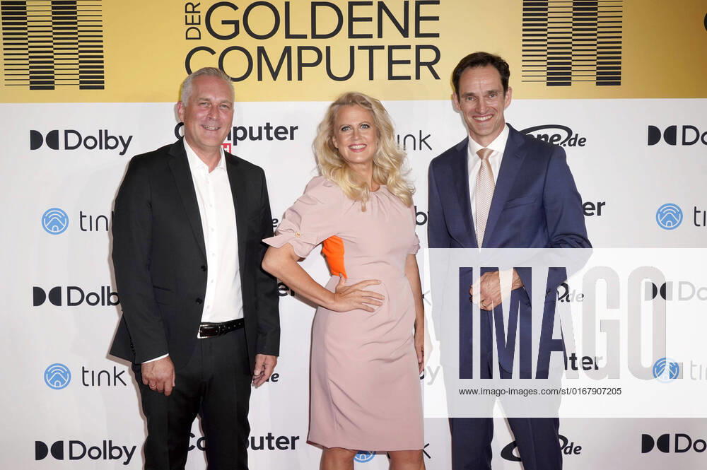 Dirk General Kuchel, Barbara Schöneberger and Frank Mahlberg at the award ceremony Der Goldene Computer 2022 at Axel Springer SE Verlag Berlin, 31 08 2022 Foto:xT.xBartillax xFuturexImage