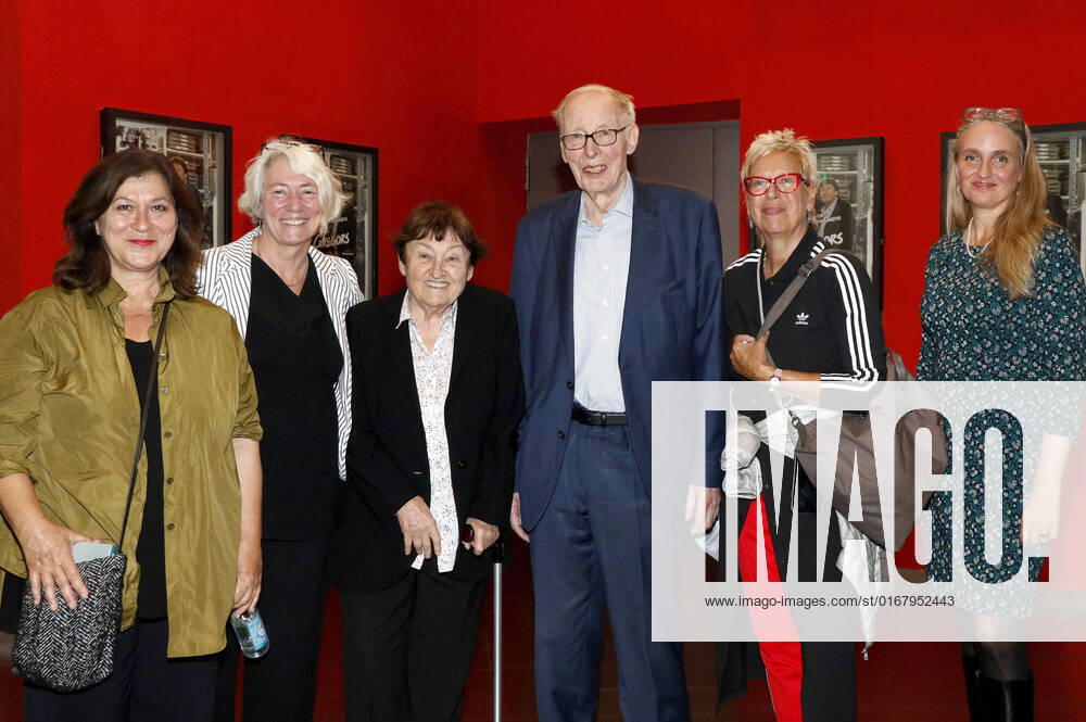 Eva Mattes, Alice Agneskirchner, Erika Gregor, Ulrich Gregor, Doris Dörrie and Sandra Ehlermann at the premiere of the documentary film Komm mit mir in das Cinema Die Gregors at Arsenal Kino Berlin, 31 08 2022 Foto:xA.xFuturexImage