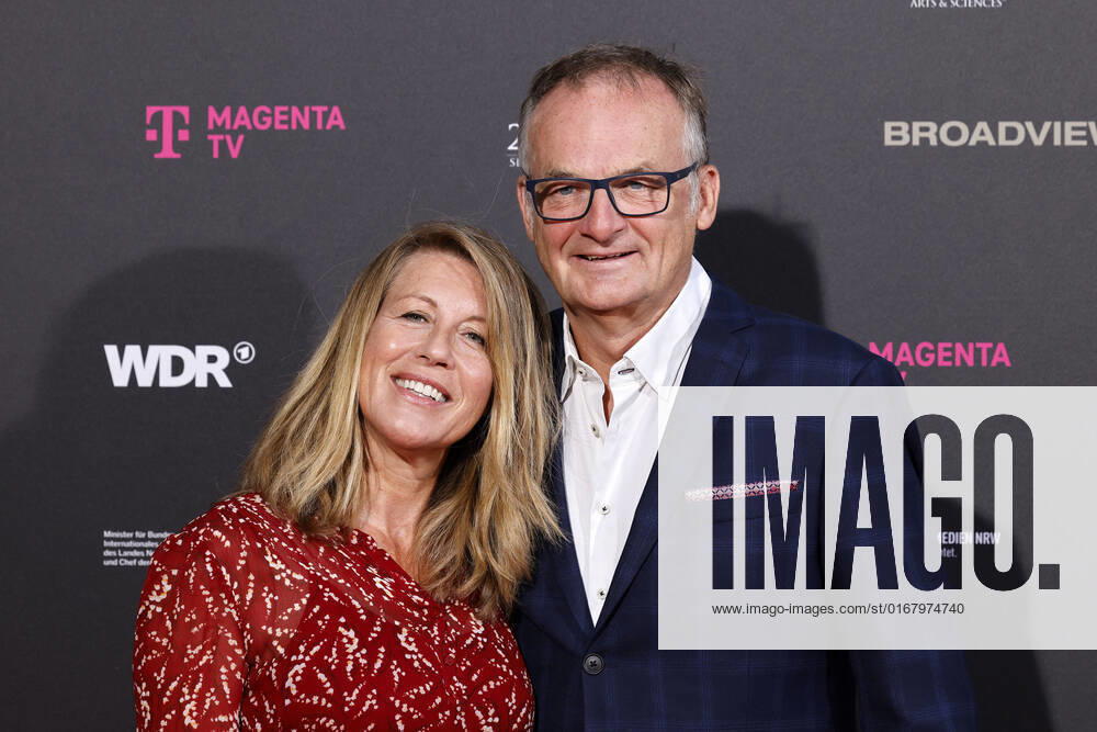 Moderator Frank Plasberg with wife and author Anne Gesthuysen at the Cologne Emmy Cocktail 2022 on the occasion of the 16 Cologne Jury Meeting of the International Emmy at Arff Castle Cologne, 31 08 2022 NRW Germany