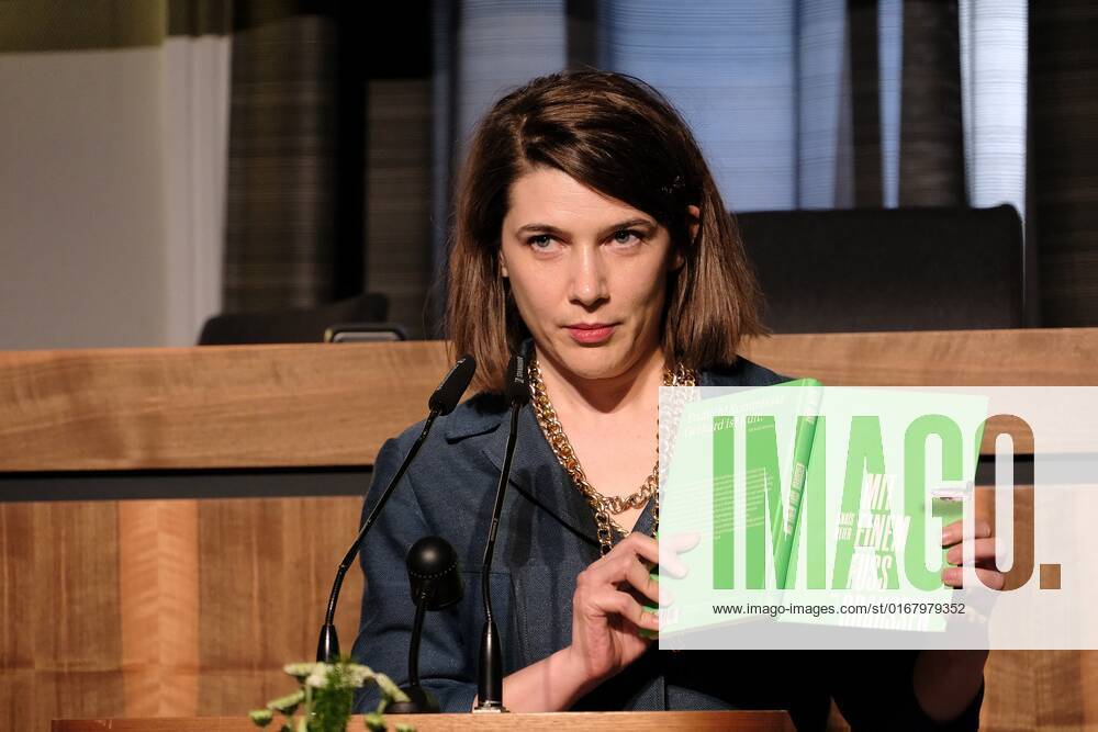 Kassel Annual award by the BrücknerKühnner Foundation and the City of Kassel Anaïs Meier receives the Förderpreis Komische Literatur 2022 Image shows award winner Anaïs Meier