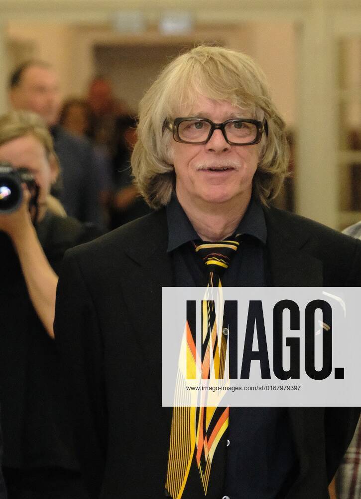 Kassel Annual award by the BrücknerKühnner Foundation and the City of Kassel Helge Schneider receives the Kassel Literature Award for Grotesque Humor in 2022