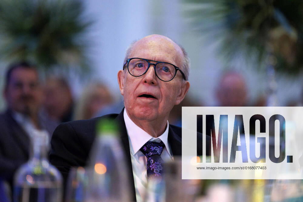 Sports manager Reiner Calmund at the benefit gala of the Colombines Colombina Colonia e V in the Cologne Flora On this evening, donations totaling 100 000, euros were presented to organizations for needy women and children from Cologne, 03 09 2022 NRW Germany