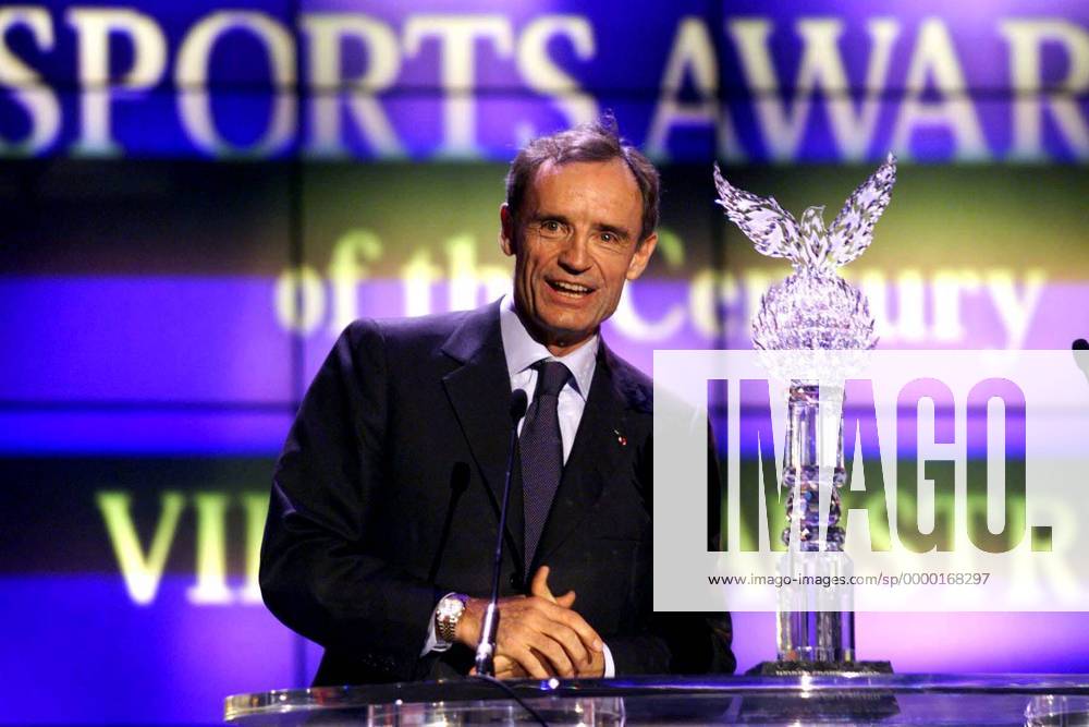 Ski-As Jean-Claude Killy (Frankreich) wurde zum besten Skisportler des Jahrhunderts gekürt und mit einer Kristalltrophäe geehrt Alpiner Skilauf Herren World Sports Award 1999, Sportler des Jahrhunderts, Millennium-Wahl, Gala, Galaveranstaltung, Awards Einzelbild Wiener Staatsoper Wien