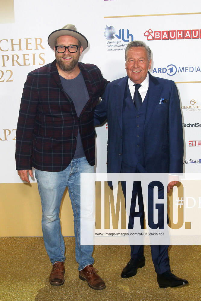 Gregor Meyle and Roland Kaiser at the award ceremony German Radio Award on 8 09 2022 in Hamburg German Radio Award 2022 award ceremony in Hamburg