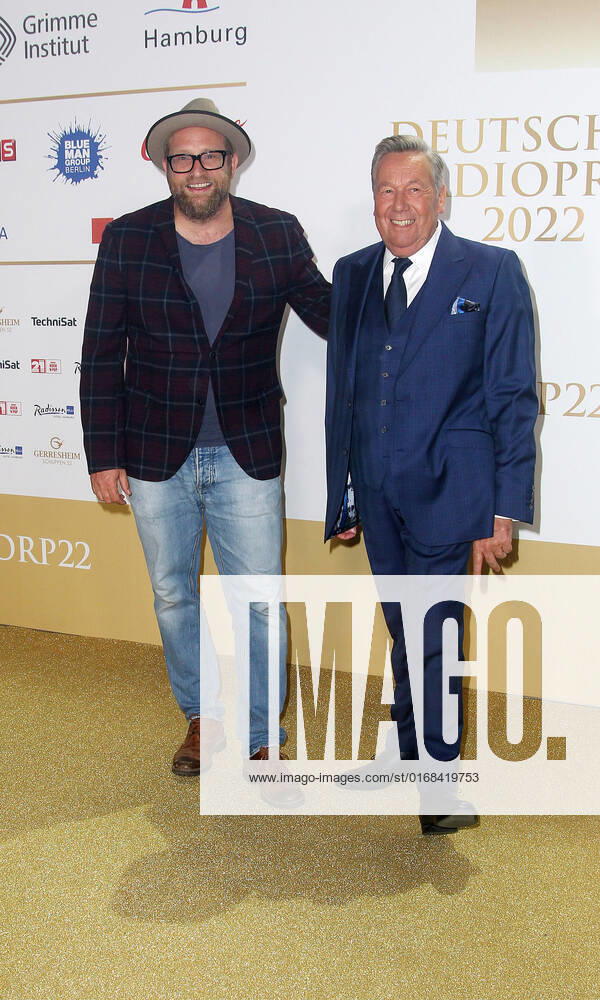 Gregor Meyle and Roland Kaiser at the award ceremony German Radio Award on 8 09 2022 in Hamburg German Radio Award 2022 award ceremony in Hamburg