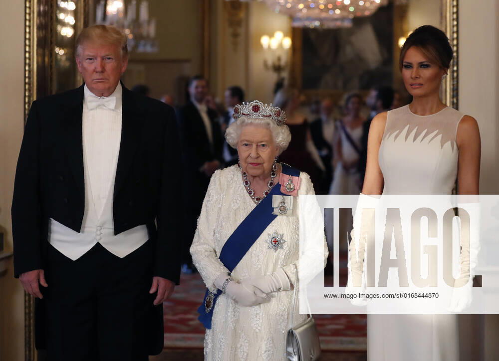 PAP05222559 8 September 2022. ARCHIVE PIC: 3 June 2019. Britain s Queen Elizabeth II, centre poses for a photo with US President Donald Trump, left and first lady Melania Trump ahead of the State Banquet at Buckingham Palace in London, Monday, June 3, 2019. Trump is on a three-day state visit to Britain. Credit: GoffPhotos.com Ref: KGC-22 283845 2022-09-08 London Reine Elizabeth Elisabeth II de Windsor (Angleterre)
