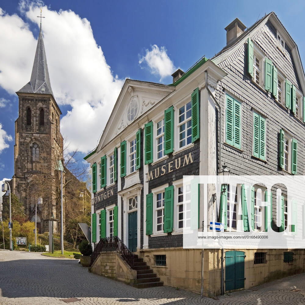 RS_Roentgen-Museum_11.tif Deutsches Roentgen-Museum mit der Pfarrkirche St.-Bonaventura, Remscheid, Bergisches Land, Nordrhein-Westfalen, Deutschland, Europa