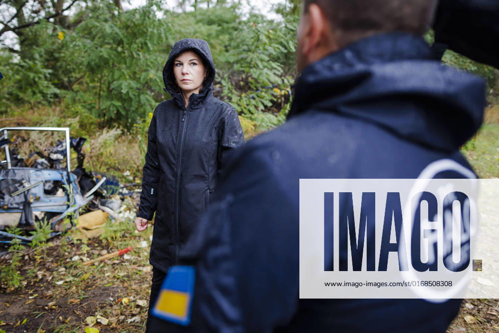 Annalena Baerbock Buendnis 90 Die Gruenen , Federal Minister of Foreign Affairs, visits the mine clearance project of HALO Hazardous Area Life support Organization Welyka Dymerka, 10 09 2022 Welyka Dymerka Ukraine in a suburb of Kiev.