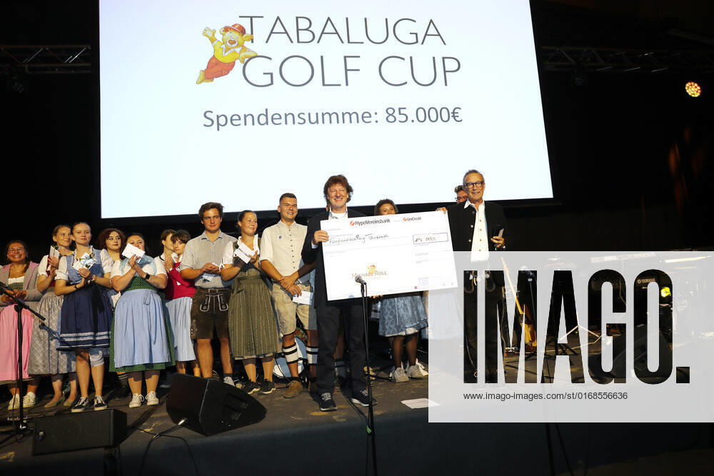 28 Tabaluga Golf Cup Michael Roll and his wife Claudia present the head of the Tabaluga Foundation Dr Jürgen Haerlin with a donation check for 90 000 Euro, Tutzing Bavaria Germany Golf Course Tutzing