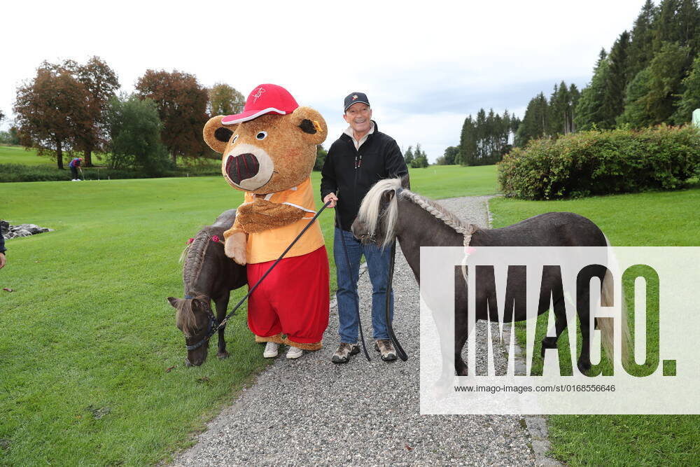 28 Tabaluga Golf Cup Michael Roll and Bolli Bär with 2 ponies, Tutzing Bavaria Germany Golf Course Tutzing