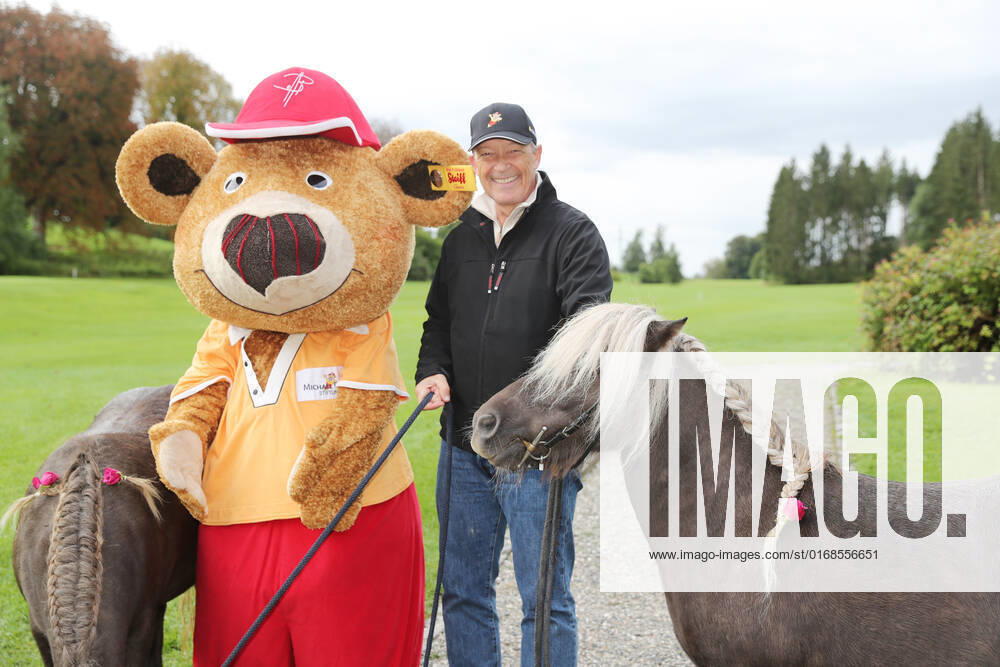 28 Tabaluga Golf Cup Michael Roll, the organizer of the Tabaluga Golf Cup together with Bollie Bear , the mascot of the Tabaluga Foundation and a pony, Tutzing Bavaria Germany Golf Course Tutzing