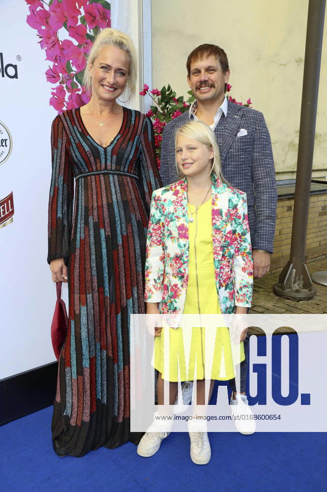 Eva Mona Rodekirchen with husband Bjorn Geske and daughter Martha Geske at the premiere of the musical Mamma Mia at Stage Theater Neue Flora Hamburg, 11 09 2022 Foto:xFuturexImage