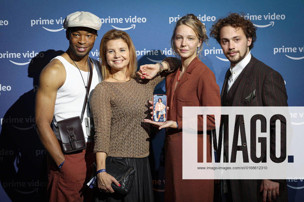 PRIME VIDEO PRESENTS Program highlights 2022 and 2023 Love Addicts Annette Frier, Magdalena Laubisch, Dimitri Abold, Anselm Bresgott PRIME VIDEO PRESENTS Program highlights 2022 and 2023 at Spindler and Klatt in Berlin
