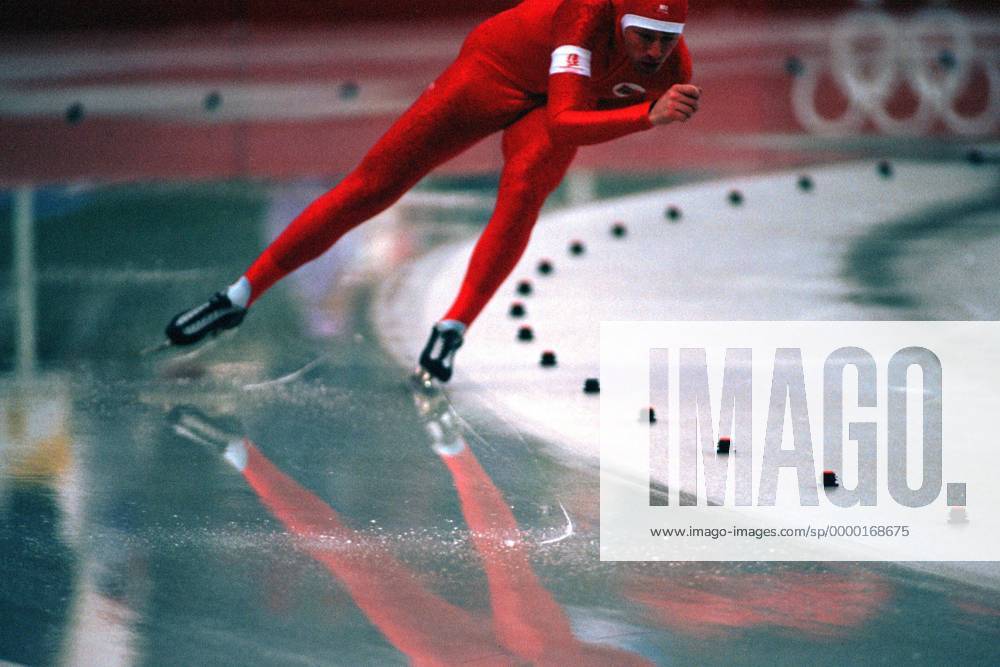 Olympiasiegerin Bonnie Blair (USA) läuft die Kurve Eisschnellauf OS Winter Damen Olympische Spiele 1992, Olympia, Olympiade, Winterspiele, Sprint, 500m, 500 m, Meter Einzelbild Albertville Dynamik,