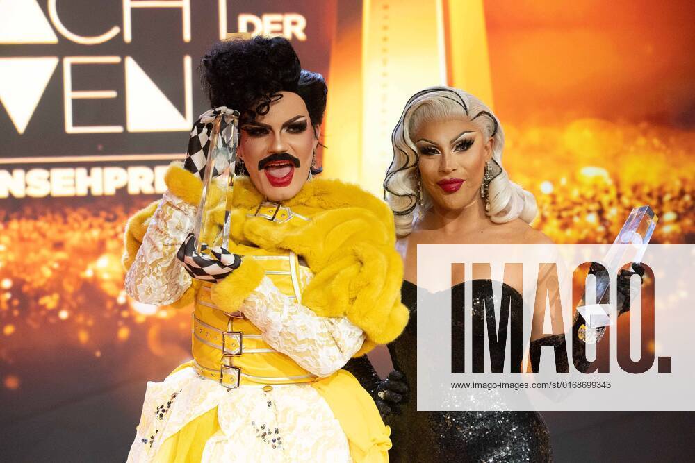 Prize winner Tim BAMBI MERCURY KNAAK, Boris ENVY PERU ESCOBAR Red Carpet, Red Carpet Show, Arrival, Arrival, German Television Award, The Night of the Creatives The German Television Award 2022, German Television Award 2022 in Cologne, on 13 09 2022