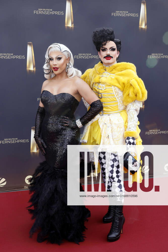 Make up artist Ency Peru Boris Itzkovich Escobar and designer Bambi Mercury Tim Knaak , the award winners in the category Best Equipment Entertainment, at the German Television Award ceremony at Die Nacht der Kreativen Der Deutsche Fernsehpreis 2022 Cologne, 13 09 2022 NRW Germany